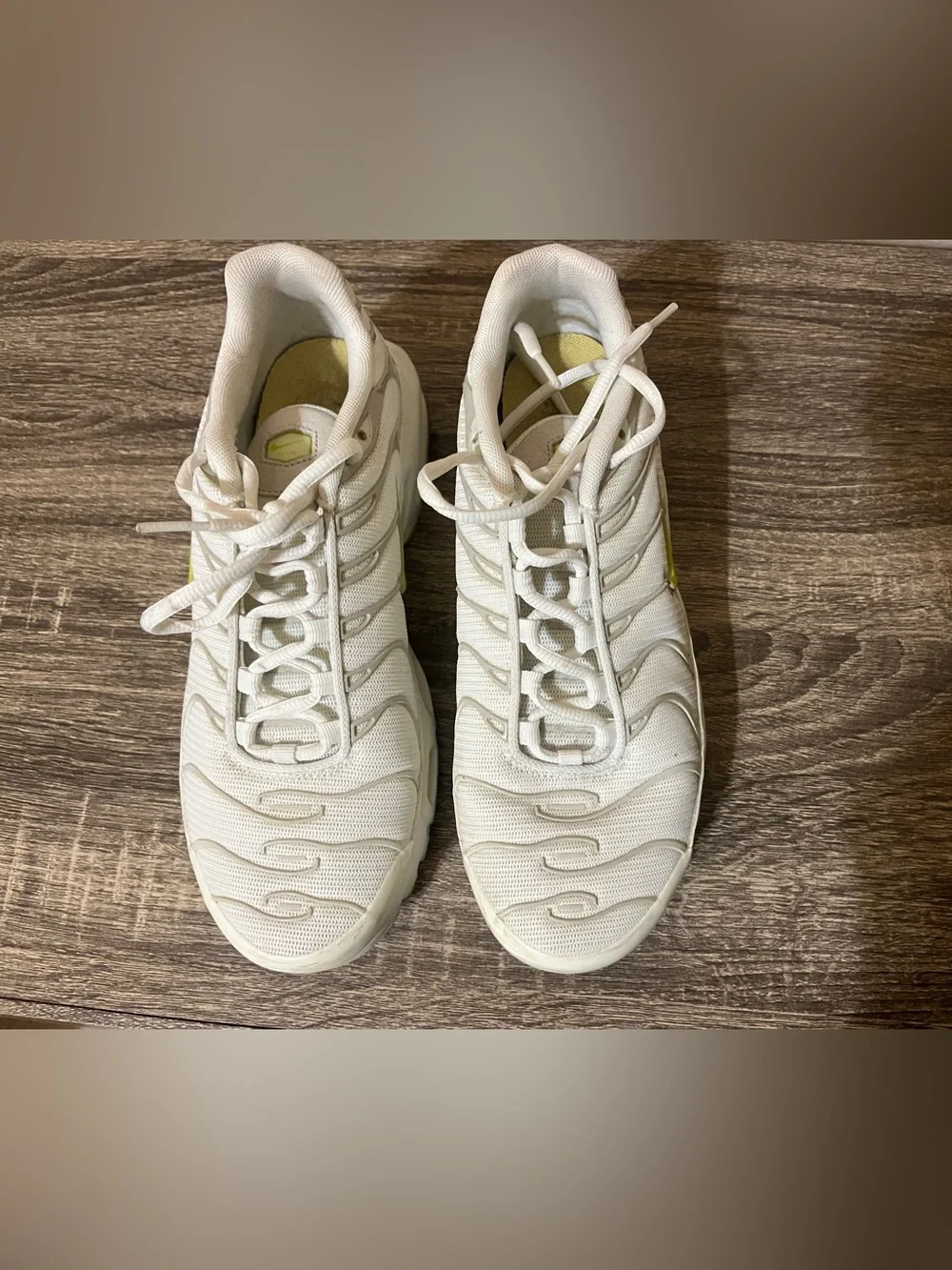 Nike Air Max Plus TN SE White Athletic Shoes Women 9.5